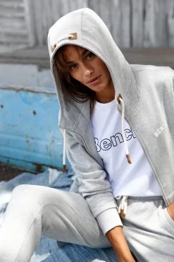 Bench. T-shirt -Dames Winkel bench t shirt grijs 11